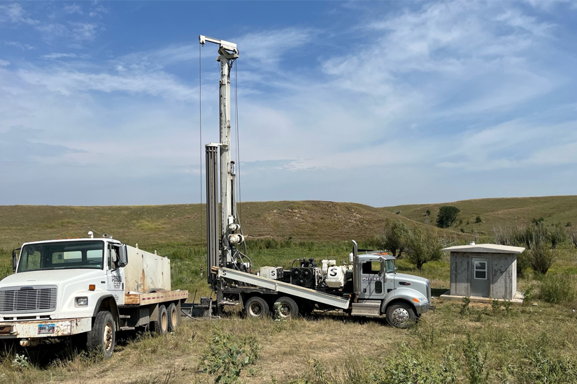 well-drilling-truck-working-in-field